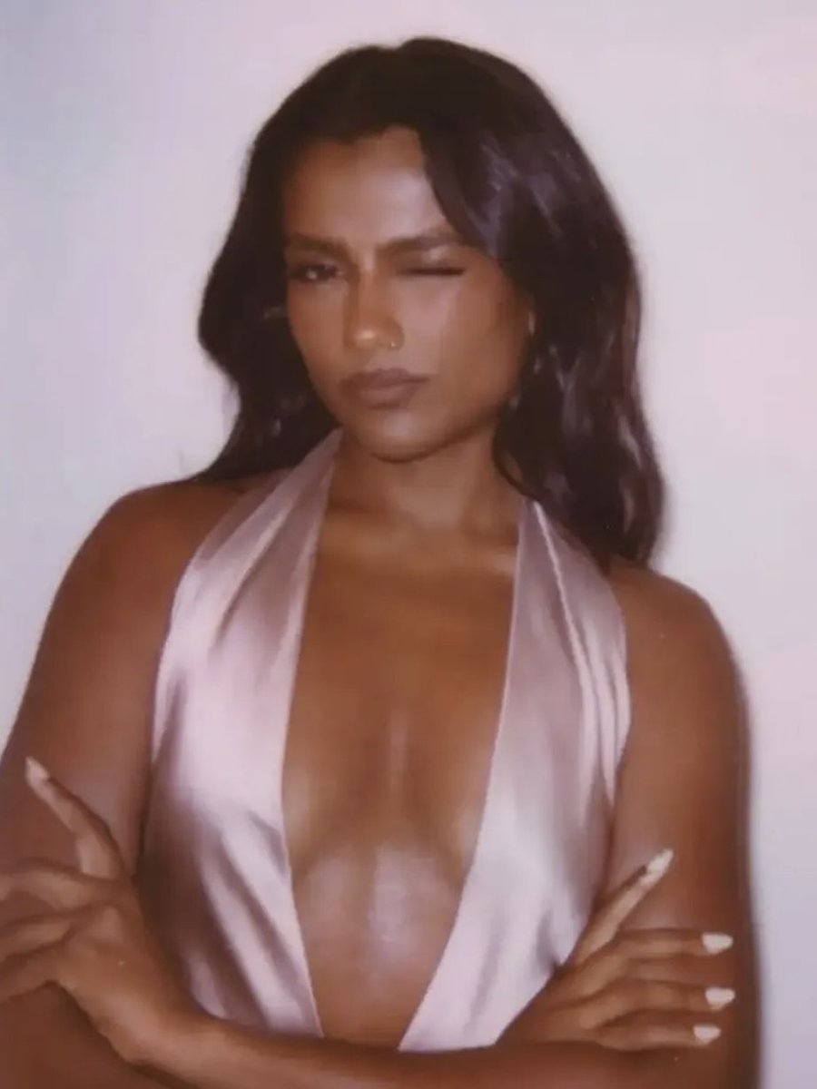 ourlovebelt's tweet photo. simone’s polaroids are always perfect 𓍼 https://t.co/zo8uTSU2t5