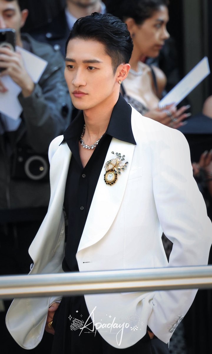 Apadayo88's tweet photo. 26.9.26 DOLCE&amp;GABBANA x 岩本照 ✨💛
 show time…⚪️⚫️

@dolcegabbana 
#DolceGabbana 
#ドルチェガッバーナ
#DGxHIKARU
#DGSS27
#岩本照
#HikaruIwamoto https://t.co/yuA80hzqYp