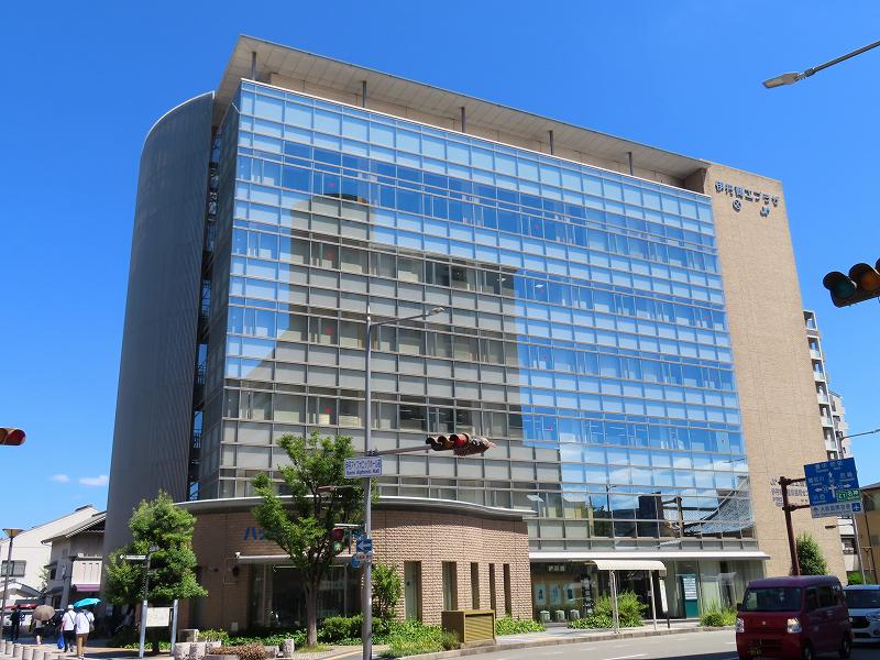 thp_cfm's tweet photo. 『コミュニティFM大図鑑』第233回、今週もありがとうございました。
ニュース：西宮市・さくらFM（@fm787）が地域クラブ活動に参加
ピックアップ：伊丹市・ハッピーエフエムいたみ（@happyitami）
あの日あの時：1997年4月、JCBAが日本海支援キャンペーンを実施
#FMHOT #コミュニティFM大図鑑 https://t.co/vGcvlHB4rB