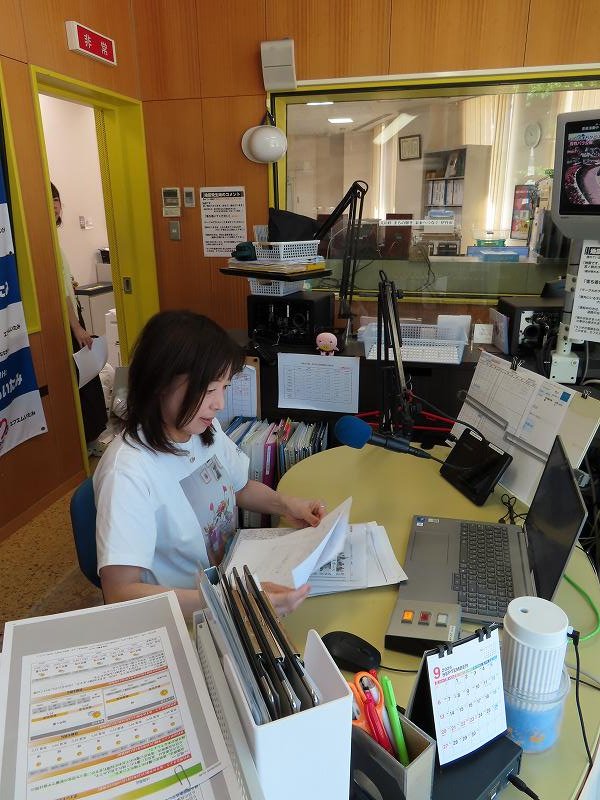 thp_cfm's tweet photo. 『コミュニティFM大図鑑』第233回、今週もありがとうございました。
ニュース：西宮市・さくらFM（@fm787）が地域クラブ活動に参加
ピックアップ：伊丹市・ハッピーエフエムいたみ（@happyitami）
あの日あの時：1997年4月、JCBAが日本海支援キャンペーンを実施
#FMHOT #コミュニティFM大図鑑 https://t.co/vGcvlHB4rB