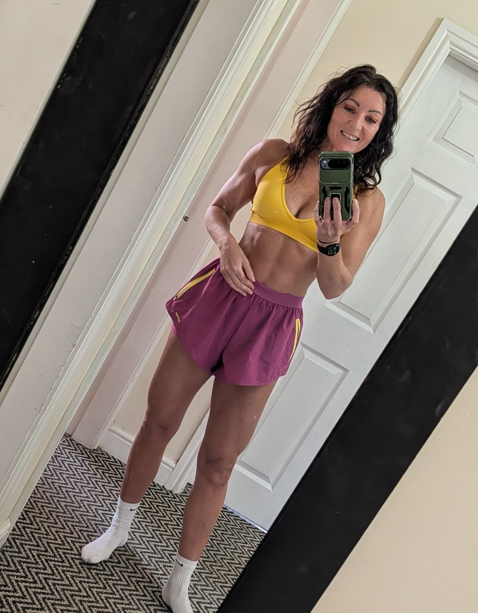 gym_manic's tweet photo. Tired tired tired.. still smashed it I guess..I went to an events ceremony on Thursday and wore high heels for 5 hours and drove in them too and my calves have been aching ever since 🤣
I did not want to run today at all but still smashed it. Tired yesterday so took an extra rest that I needed. 
Taking myself out this evening to celebrate the end of an era🎂🎈💃🏼