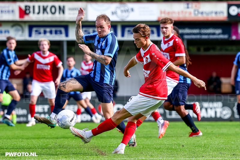HarkemaseBoys's tweet photo. Het is rust op sportpark de Bosk. Harkemase Boys en Scherpenzeel zijn aan elkaar gewaagd. De brilstand nog op het scorebord.
#harsch 0-0 https://t.co/wMeIJjeNP0