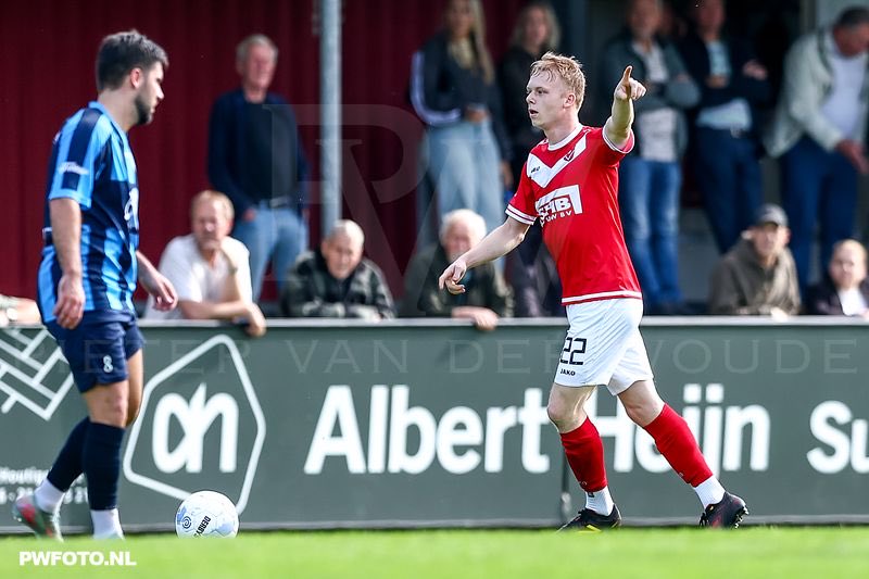 HarkemaseBoys's tweet photo. Het is rust op sportpark de Bosk. Harkemase Boys en Scherpenzeel zijn aan elkaar gewaagd. De brilstand nog op het scorebord.
#harsch 0-0 https://t.co/wMeIJjeNP0