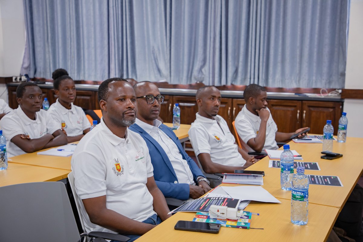 WhoBurundi's tweet photo. À l’occasion de la Journée mondiale du cœur, l’OMS a pris part au 10ᵉ Congrès de la Société Burundaise de Cardiologie, officiellement ouvert par @FideleDr, Ministre de la santé publique, en présence d’un délégué du représentant a.i de l’OMS et des partenaires du secteur. https://t.co/xf8QrE8cCt