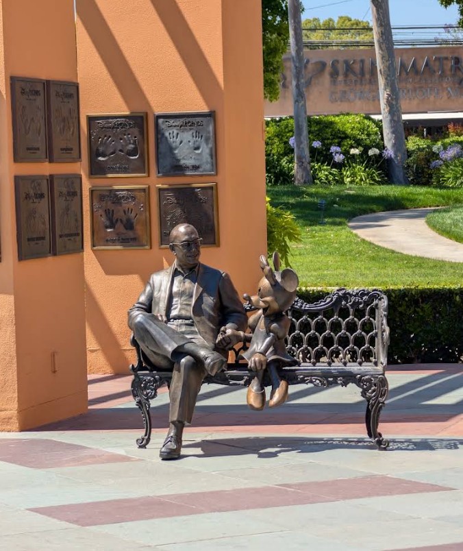 SakuraItohJoan's tweet photo. かざぽんIG⤵️奇跡のような偶然ね♡
▪https://t.co/lSxyBzZDph
The Walt Disney Studios(バーバンク, LA🇺🇸)
チーム・ディズニー・ビルディングの前の広場はこんな感じ
▪https://t.co/0BzJtAow3T

#風間俊介 #山下智久 https://t.co/DlNcDmr6oO