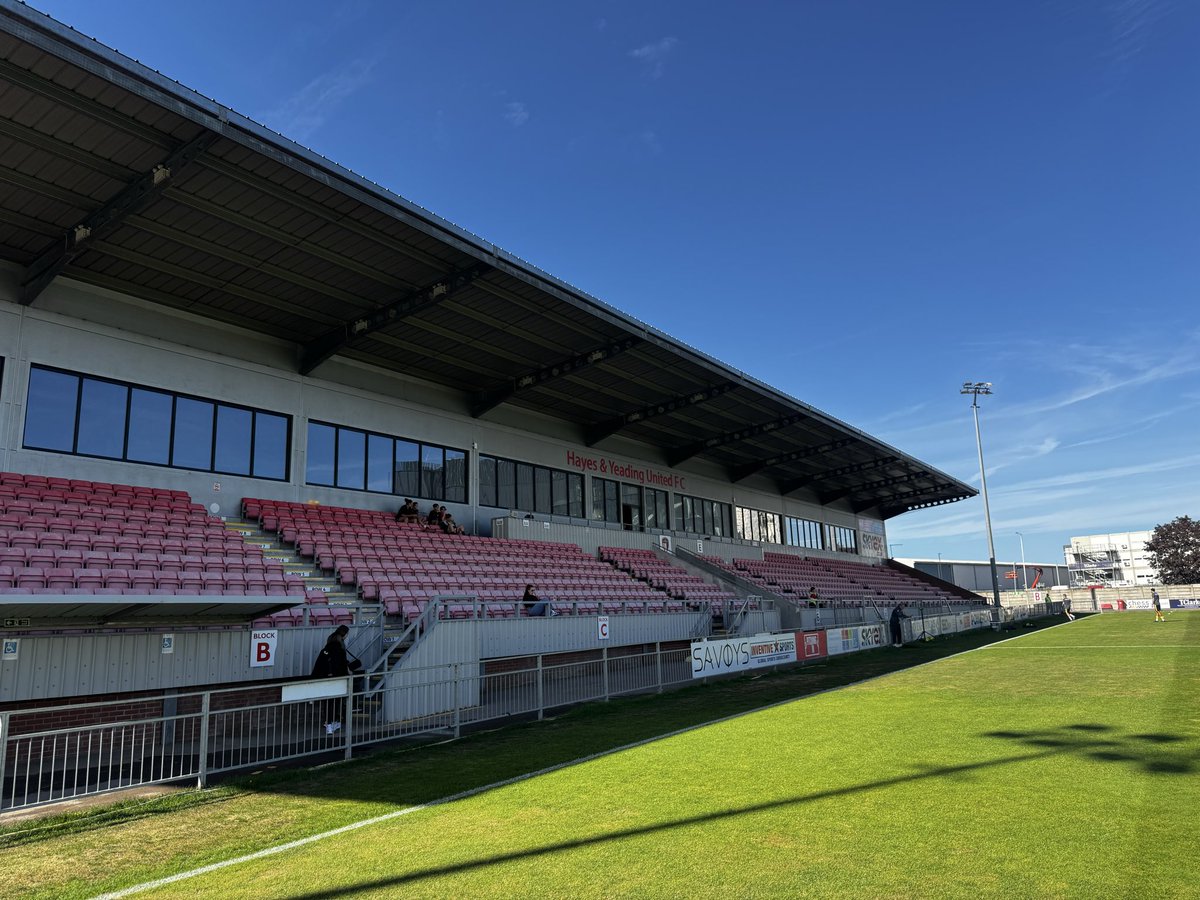 ErithTown's tweet photo. 🛬 | WE’VE ARRIVED

#UpTheDockers #DOCKERS https://t.co/J38jKcJ6We