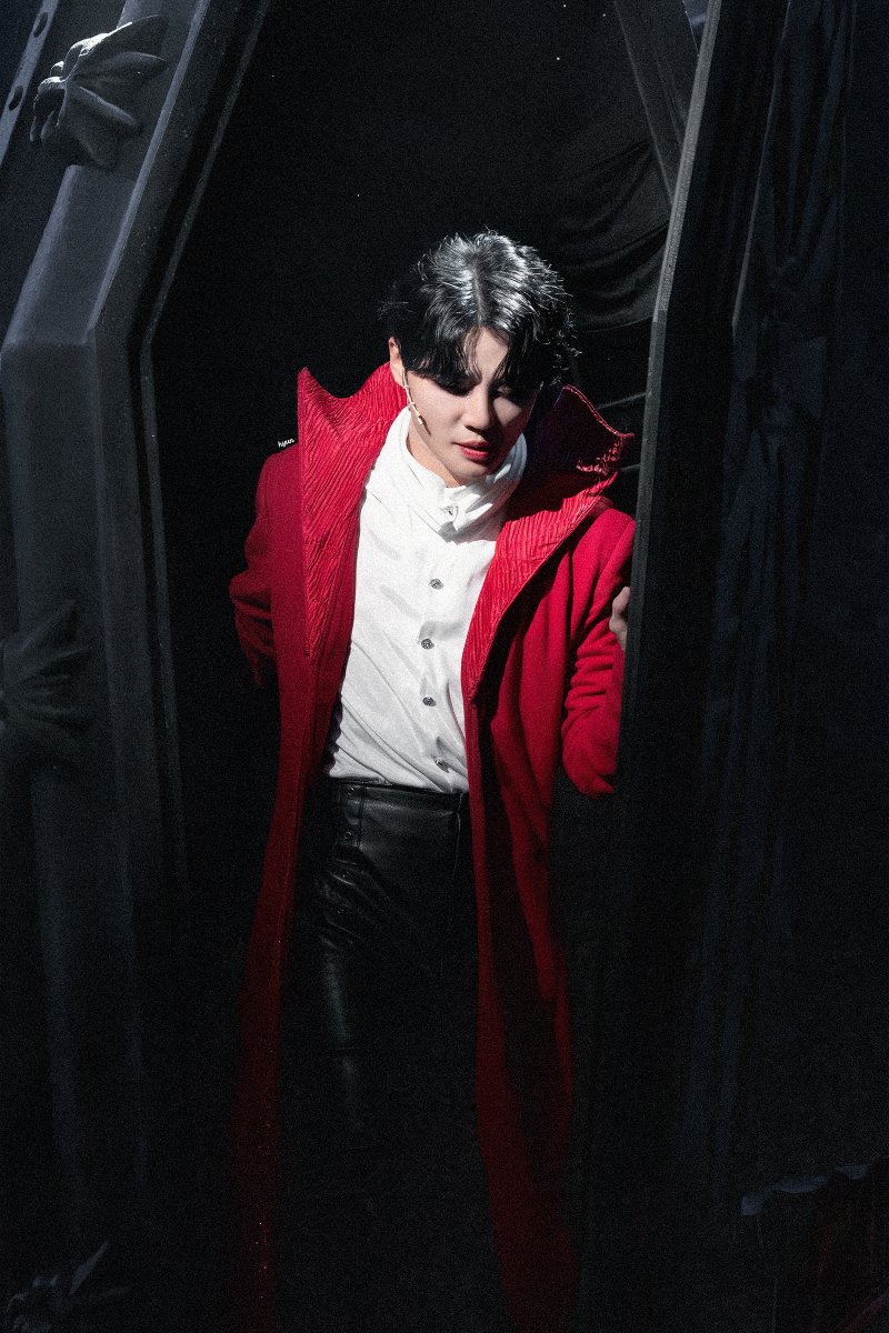 1215_hyun's tweet photo. 260925 뮤지컬 드라큘라 커튼콜데이

#김준수 #샤큘 #시아준수 #XIA 

🌹https://t.co/RJWl6CRb72 https://t.co/0wQNb7Q5Wq