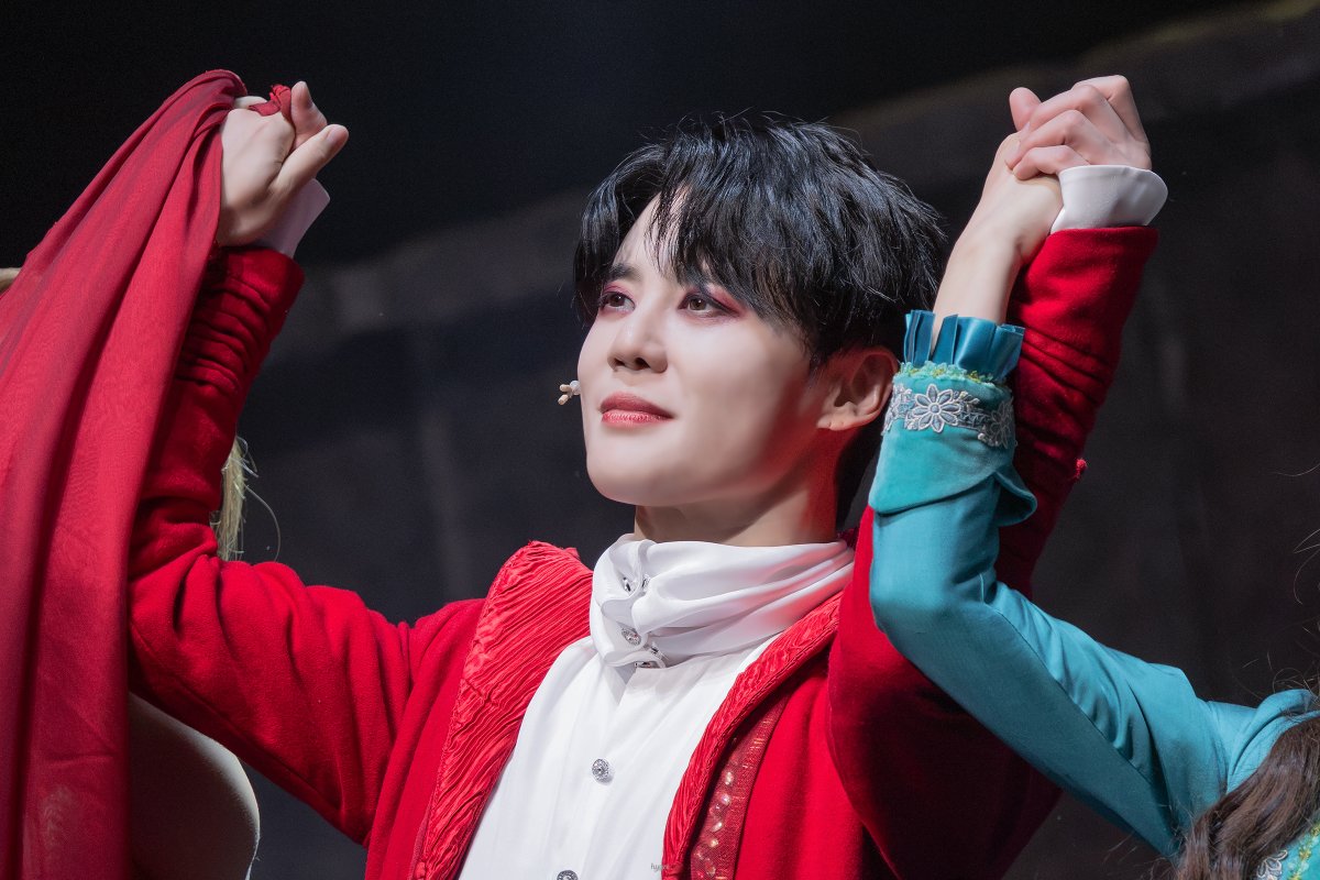 1215_hyun's tweet photo. 260925 뮤지컬 드라큘라 커튼콜데이

#김준수 #샤큘 #시아준수 #XIA 

🌹https://t.co/RJWl6CRb72 https://t.co/0wQNb7Q5Wq