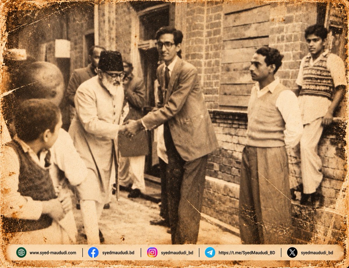 syedmaududi_bd's tweet photo. rare photograph of Maulana Maududi (RA) attending the wedding ceremony of Qazi Hafizur Rahman. In the picture, Moshtaq Ahmed is exchanging salaam and shaking hands with the Maulana, while Abdul Hamid Khokhar stands beside them.

Location: Faiz Bagh, Lahore
Year: 1954 https://t.co/g3gxCZqMUV