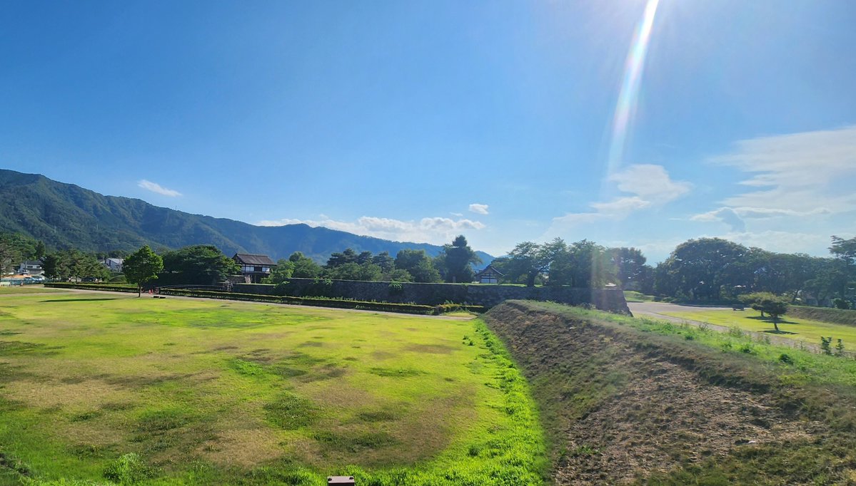 tomopachi's tweet photo. 松代城、夏に行ったけどとても良かったから沢山写真取ったよ。

真田亭や文武学校には入れなかったからまた行きたいね。 https://t.co/PHwTo8CG5z