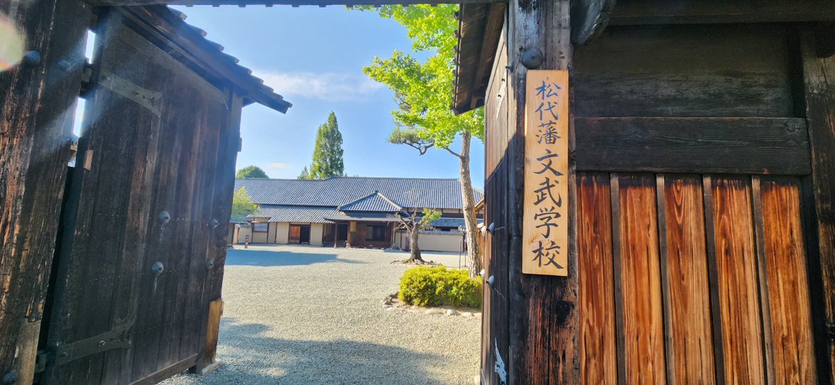 tomopachi's tweet photo. 松代城、夏に行ったけどとても良かったから沢山写真取ったよ。

真田亭や文武学校には入れなかったからまた行きたいね。 https://t.co/PHwTo8CG5z