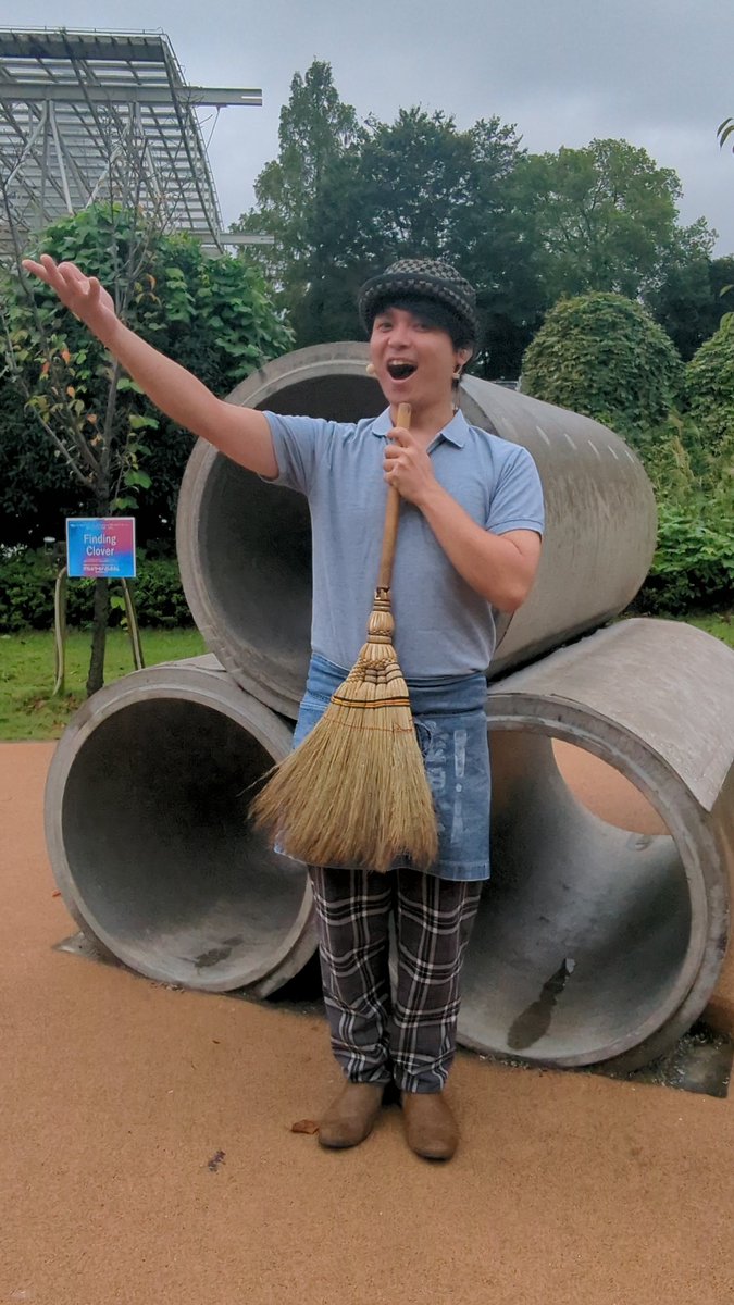 CHABIO309's tweet photo. #西武園ゆうえんち 
雨だし土管に登るのは危ないのでとりあえず雰囲気だけ
次は友達も配置してよりリサイタルらしくしたいですな✨ https://t.co/GVUuxi8VAU