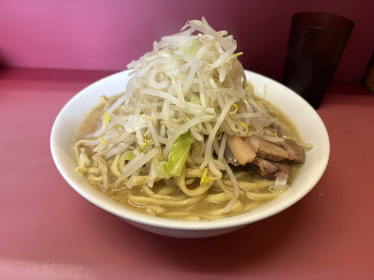 ketuuuun2's tweet photo. ラーメン二郎ひばりヶ丘駅前

乳化汁はめちゃくちゃ苦手だけど豚カス浮かぶ乳化汁美味すぎた。

なにより野菜がめちゃくちゃ好きだった。

並ぶときは静かに歩道に広がらないように。 https://t.co/3p2Vt5X7aM