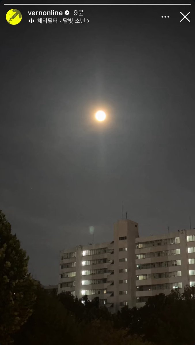 somya_61's tweet photo. 아 어떡해..
오늘도 동네 한바퀴 돈거야?
달 보여주려고? 너 대체 우리랑 무슨사인데 https://t.co/4jWoLyopyr