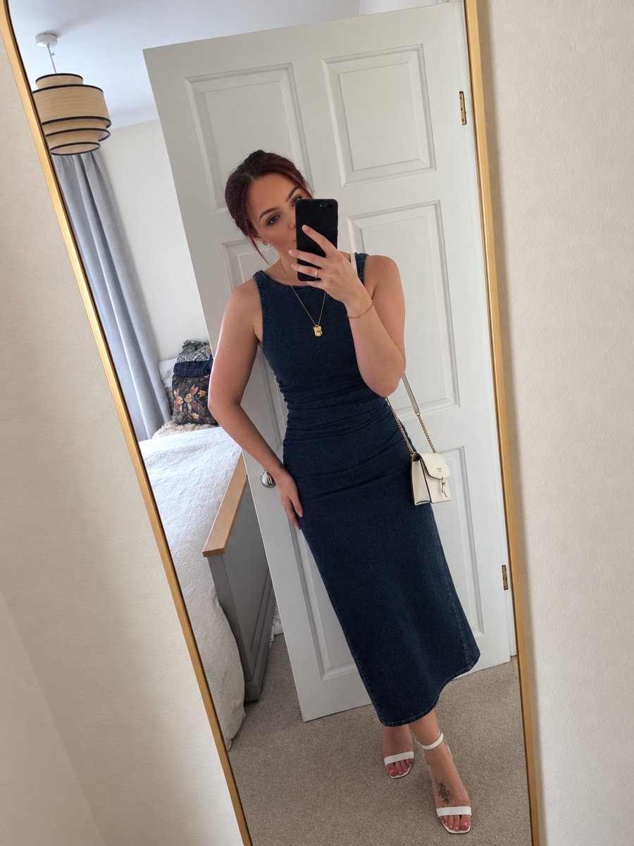 SweetPrincessK_'s tweet photo. Princess is of out 🥂 https://t.co/efYsRBIw0m