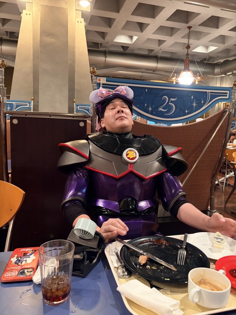 gekikawa_kebasn's tweet photo. 美味しいものを食べて最高にぶっ飛ぶザーグ https://t.co/NOcShEJECZ