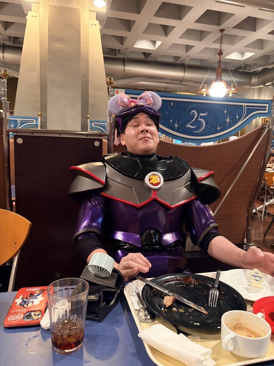 gekikawa_kebasn's tweet photo. 美味しいものを食べて最高にぶっ飛ぶザーグ https://t.co/NOcShEJECZ