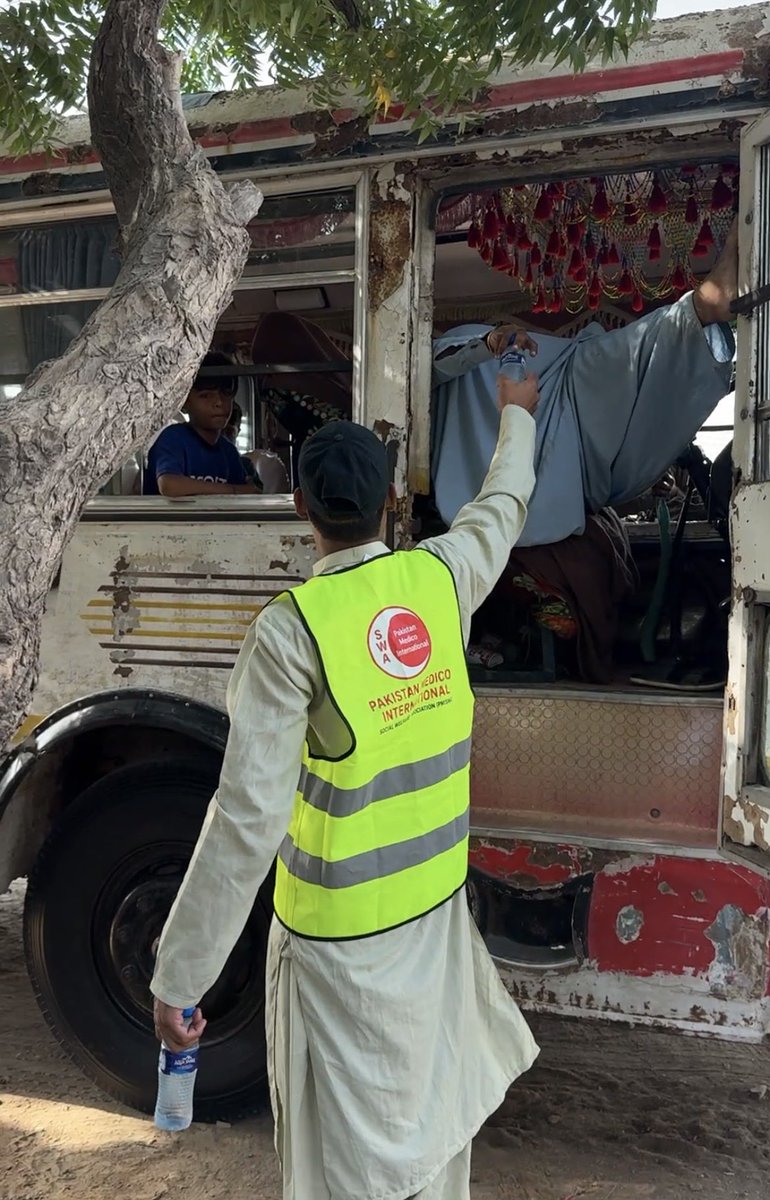 PMISWA1979's tweet photo. A simple act of kindness can change someone’s day. ❤️

As part of our city-wide water campaign, our team is sharing cold water with hardworking people across Karachi during these intense heat days.

Pakistan Medico International Social Welfare Association https://t.co/UHYScntsKX
