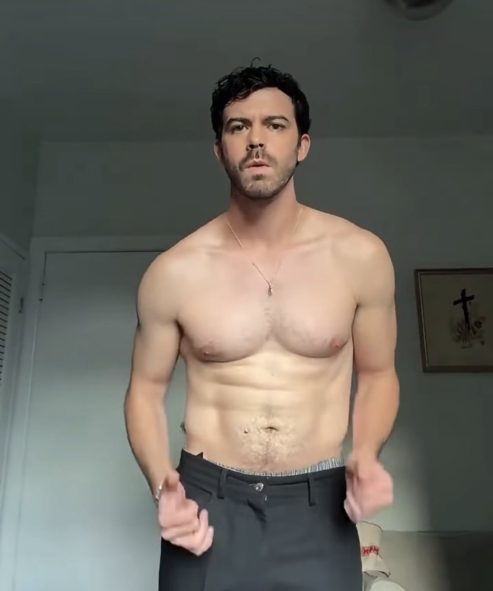 hoddsuspenders's tweet photo. watching AHS 13 for the plot: https://t.co/QCuMWgaqA7