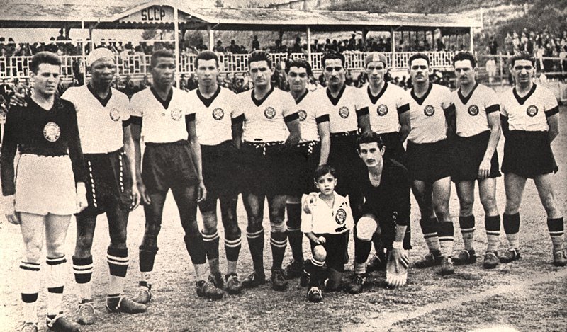 NJanfren's tweet photo. O Corinthians foi resistência, combatendo a ditadura militar na década de 80, na democracia corinthiana.

O Corinthians, em 1937, foi resistência contra o nacionalismo ditatorial na Era Vargas.

O Corinthians, durante a Revolução Paulista, em 1932, disponibilizou o Parque São Jorge para treinamento de tropas contra a ditadura Vargas.

Esse time sobreviveu a tudo, combatendo e lutando até da forma mais extrema possível.

Mas eu sou obrigado a ver imbecil histérico viciado em apostas dizendo que esse clube vai acabar por conta do fim das bets? 

Vocês estão de brincadeira comigo, só pode.