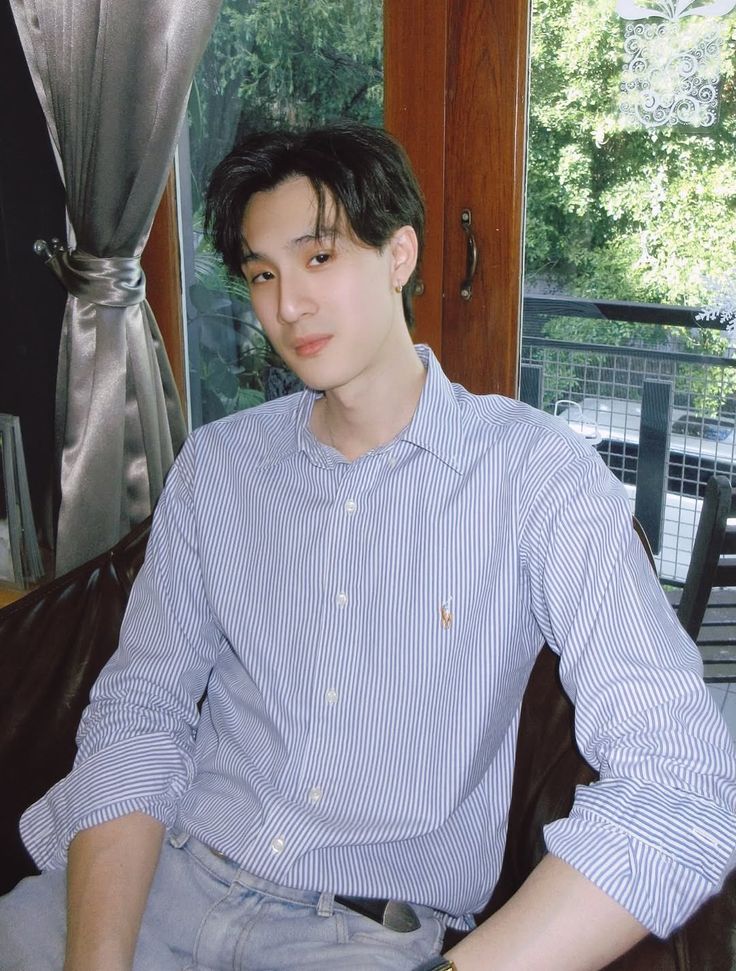 sleepmore__more's tweet photo. 🐣 : ทิวา เดโม่เอง ที่เล่นโรบอคด้วยกัน

🐰 : เพื่อนเดโม่นี่เอง 

🦊 : เดโม่บอกแล้วว่าอย่าไปนัดใครมั่วๆในเกม...

🐣 : ทิวาอยากไปกินข้าวกับเดโม่ไหม วันนี้จะเล่นแมพอะไรดี

🐰 : ต้องไปขอคุณพ่อก่อนหรือเปล่าเพื่อน

🦊 : ไม่ใช่พ่อ โสดครับ

🐣 : พี่ไม่มีพ่อขี้เหร่แบบนี้หรอกทิวา 

🦊 : พูดดีๆ ช่วยเฮียจีบพี่คนสวย เฮียเติมโรบอคให้พันหนึ่ง

🐣:  เพราะทิวาน่ารักหรอกนะ พี่เลยให้เฮียจีบ 

🐰 : เพี้ยนทั้งพี่ทั้งน้องเลยป่ะครับ