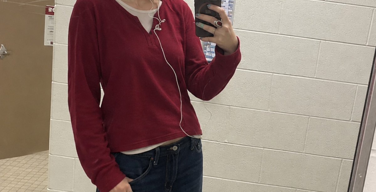 fruityourfrog's tweet photo. wts henley red longsleeve, size m ld 100 pj 57, good condi no minus, bahan tebel dan adem, bisa co 🍊 free ongkir 🏷️ 45k https://t.co/v0iOLnBZ75