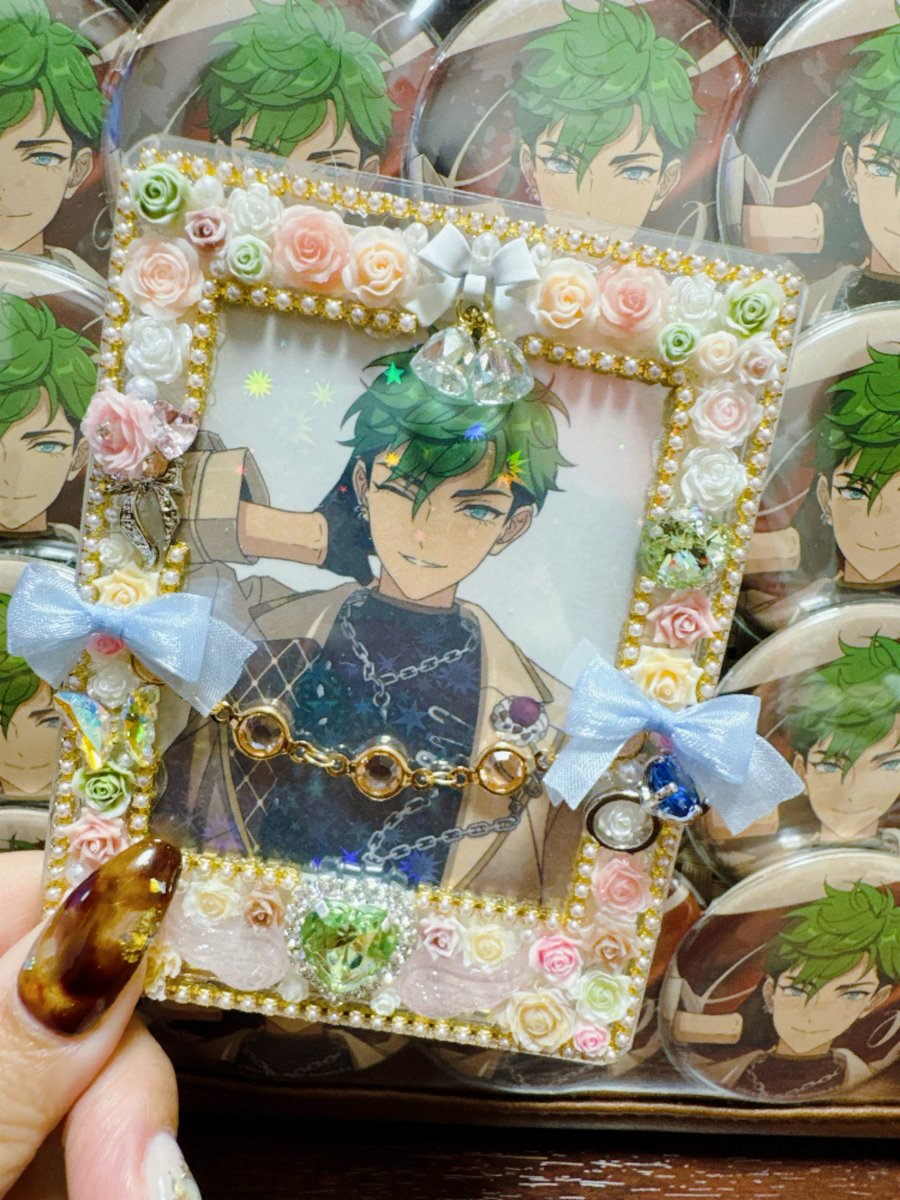 a_ni_co_'s tweet photo. 先日ご縁をいただけてオーダーさせていただいた #のんのんケース でジュイスくんいっぱい撮ってきた💚💚🫶🏻
私のワガママ推し詰め合わせの相談させていただいてめちゃくちゃ素敵に作っていただきました💗😭😭
本当に本当に素敵すぎるし可愛すぎる🌹
推したちと思い出作る～🤍
#みせてのんのんケース https://t.co/yUskgJcHMD