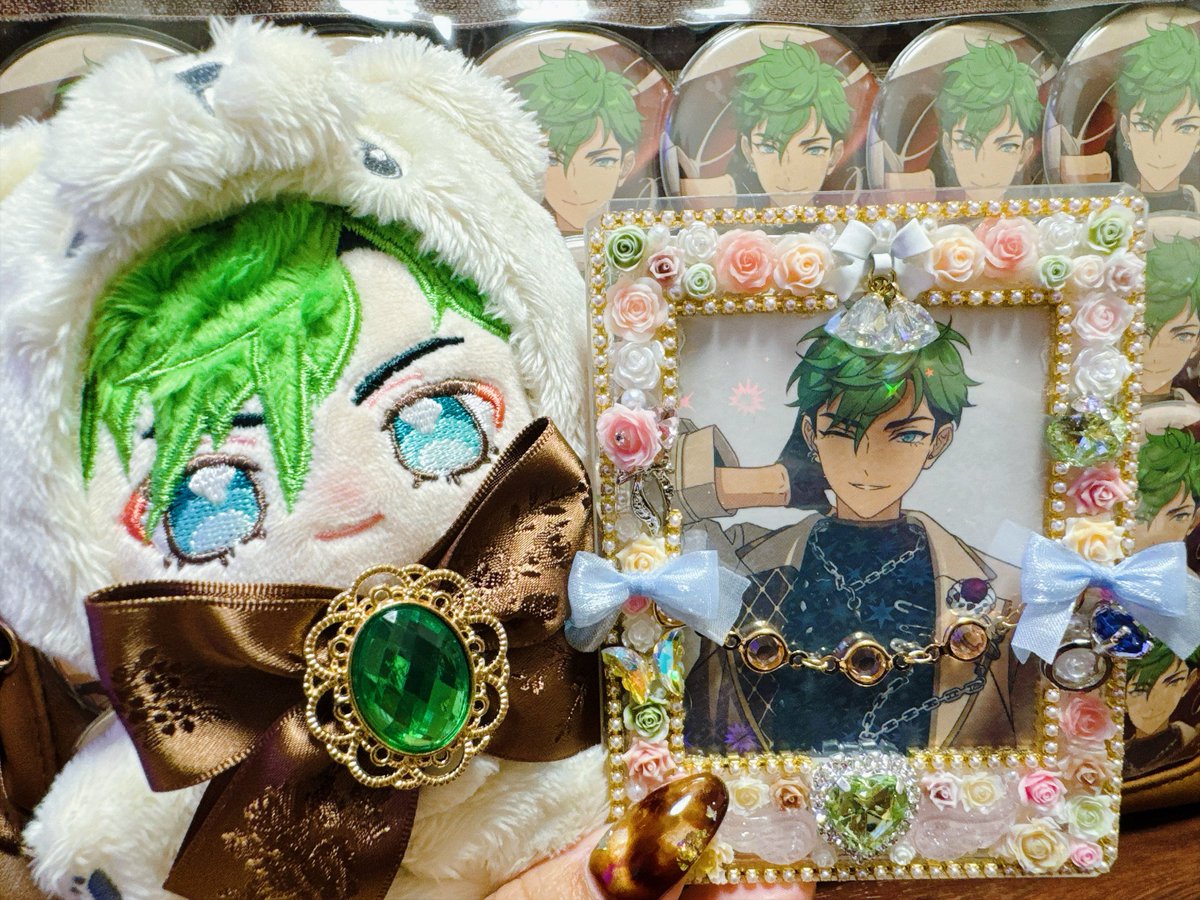 a_ni_co_'s tweet photo. 先日ご縁をいただけてオーダーさせていただいた #のんのんケース でジュイスくんいっぱい撮ってきた💚💚🫶🏻
私のワガママ推し詰め合わせの相談させていただいてめちゃくちゃ素敵に作っていただきました💗😭😭
本当に本当に素敵すぎるし可愛すぎる🌹
推したちと思い出作る～🤍
#みせてのんのんケース https://t.co/yUskgJcHMD