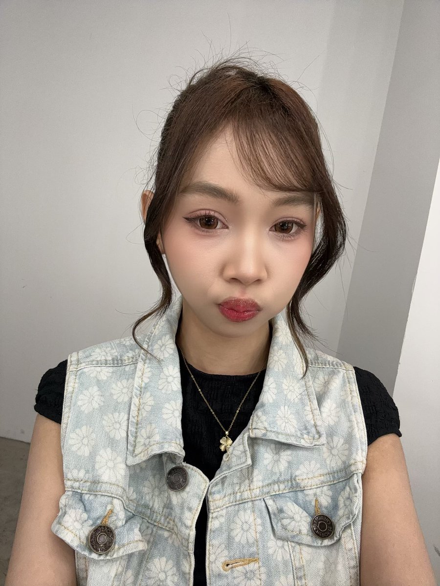 hana_klp48's tweet photo. Yassss thank you so much for today, mng item signing, 1 on 1, and joining my live🫰🏻🫰🏻🫰🏻… ily, sarange, tresno kro awakmu🫶🏻🤙🏻🌸 https://t.co/lGQDfQoWtT