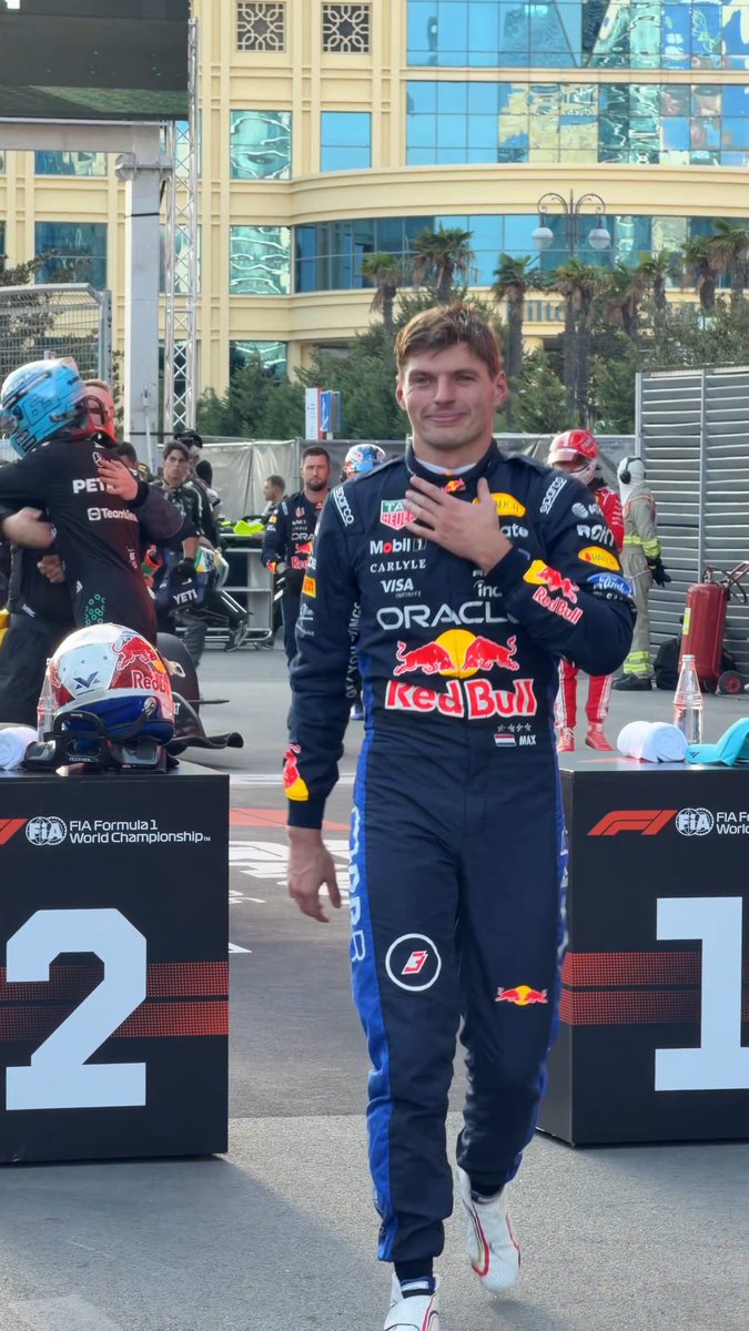 Ode_into_33's tweet photo. 막스 ㄹㅇ 우아하게 걸어옴 https://t.co/LfTT5AtuCY