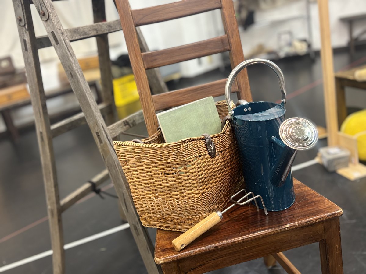 musical_secretg's tweet photo. #ミュージカル秘密の花園 
《9/26（土）稽古場レポート》
今日は少しつらい場面の稽古でした。
演じるキャストだけでなく、稽古を見守るスタッフの目にも涙が…。
美しい音楽と、キャストたちの透き通った歌声に、切なさがさらに増します。

🎫チケット 絶賛発売中🌼
⚘…⚘…⚘…⚘…⚘
🔗https://t.co/lPGn3cWsKK
10/17〜11/1 @よみうり大手町ホール
#奥田いろは (#乃木坂46) #島太星(#NORD) #彩みちる #雷太 #磯野大