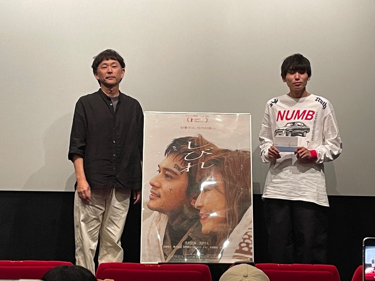 a_chan_07_17's tweet photo. ステッカーにつられて急遽見に行ったしびれ。
今回音響のいいスクリーンで上映してくれたので、例の最後のセリフ、ちゃんと聞き取れて感動しました！
イラストレーターさんの話も聞けて行ってよか��たです。
#映画しびれ
#しびれ
#北村匠海 https://t.co/QNsgBxmWKD