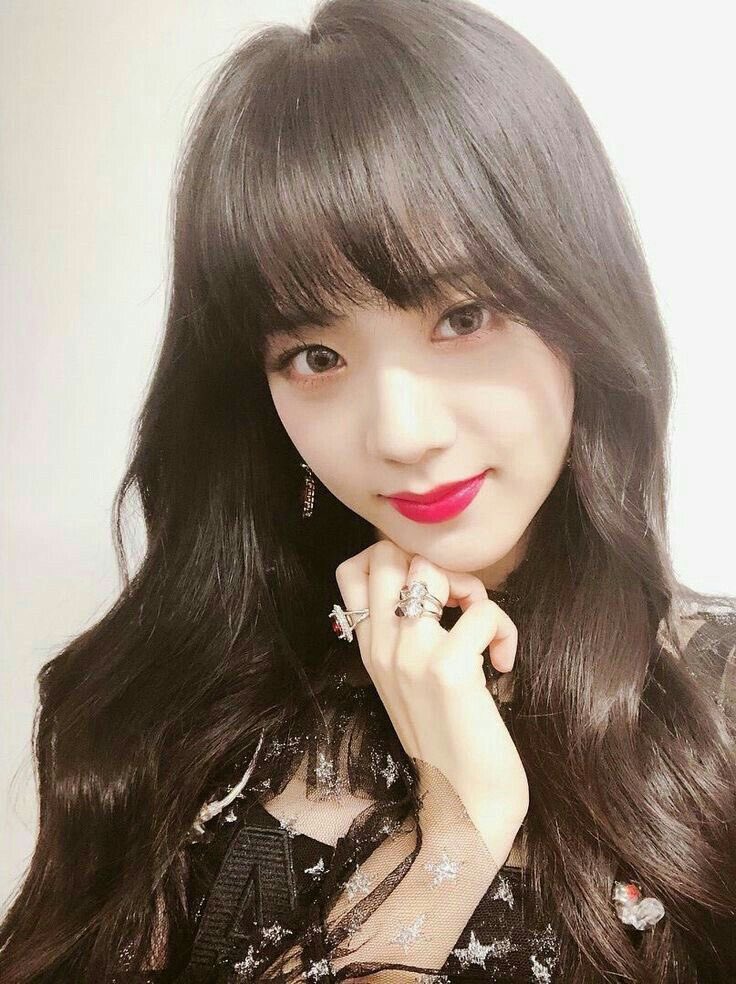 r0senn1e's tweet photo. 김지수 미담

데뷔초에 개살벌한 얼굴로 커염진 셀카 찍어줌
이게얼마나귀한지케이팝오래좋아한사람이면안다 https://t.co/foknyf6Shk