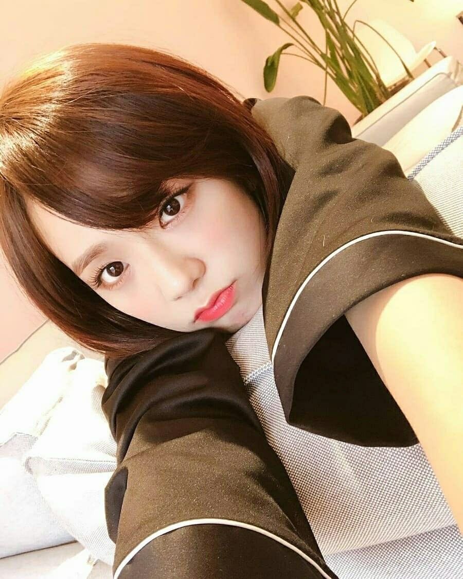 r0senn1e's tweet photo. 김지수 미담

데뷔초에 개살벌한 얼굴로 커염진 셀카 찍어줌
이게얼마나귀한지케이팝오래좋아한사람이면안다 https://t.co/foknyf6Shk