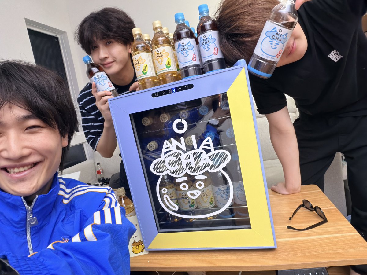show_w_w's tweet photo. HIKAKINさんから冷蔵庫届いてんけどwww https://t.co/WXfRAbM3Z8