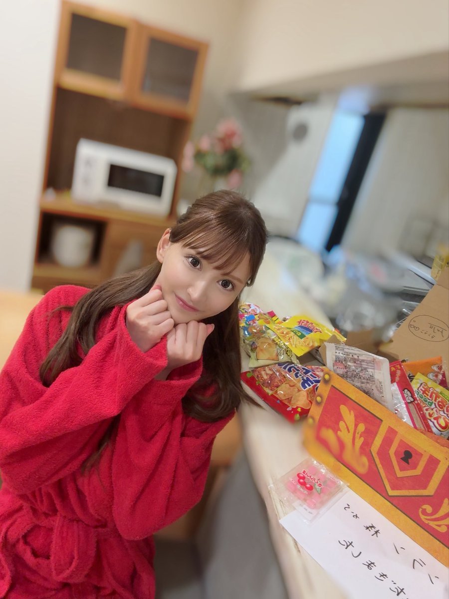 ranran_ru808's tweet photo. 撮影終わったよん🧸
スタッフさんと駄菓子パーティ🩷 https://t.co/F5PHj3RCGk