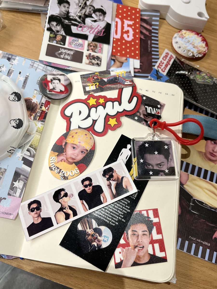 kekenla's tweet photo. Rombongan freebies ryul dan si ntik hyeon timaaciw🧚‍♀️💗💅🏻 @cortisay https://t.co/iHs5C0nwqT