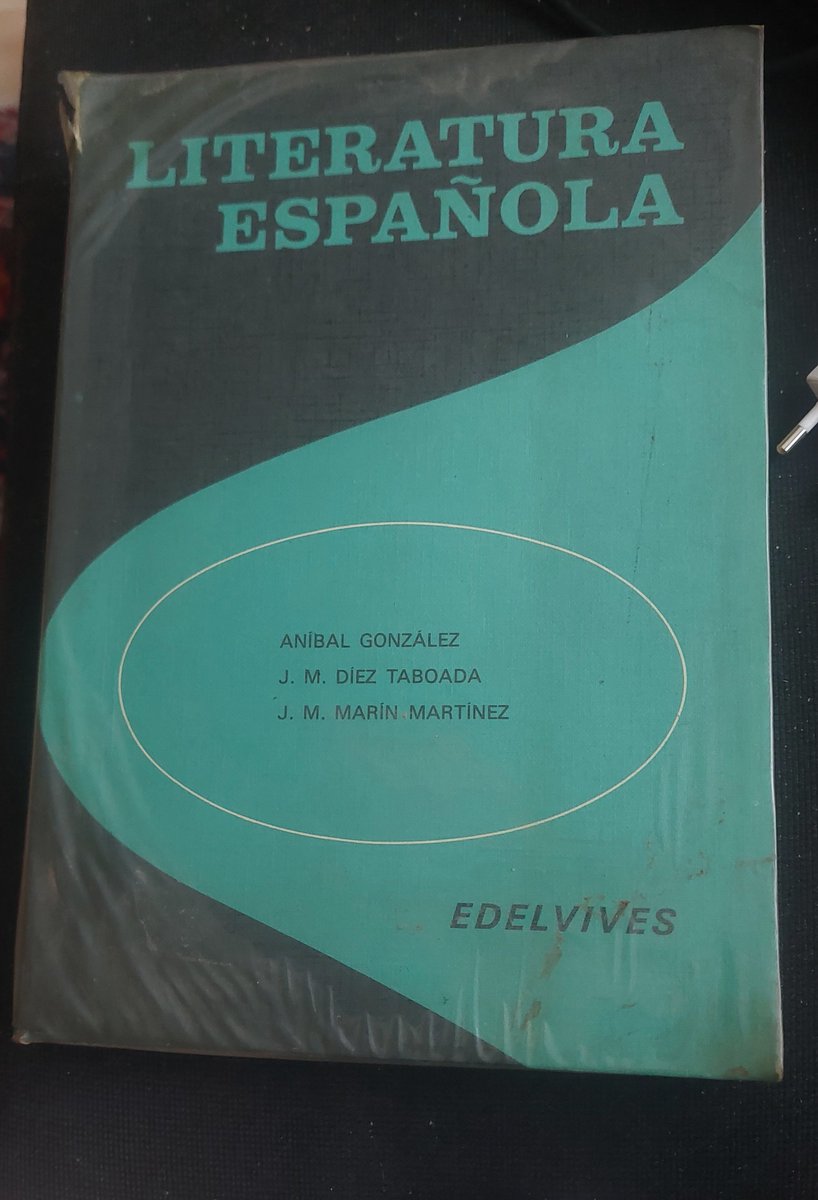 CondesaOlenska's tweet photo. Javier Calvo es muuucho más joven que yo por lo que me sorprende que no supiera algo que ya aparecía en mi libro de Literatura española, COU, 1978. 
#Lorca https://t.co/iJPUAQSRVK