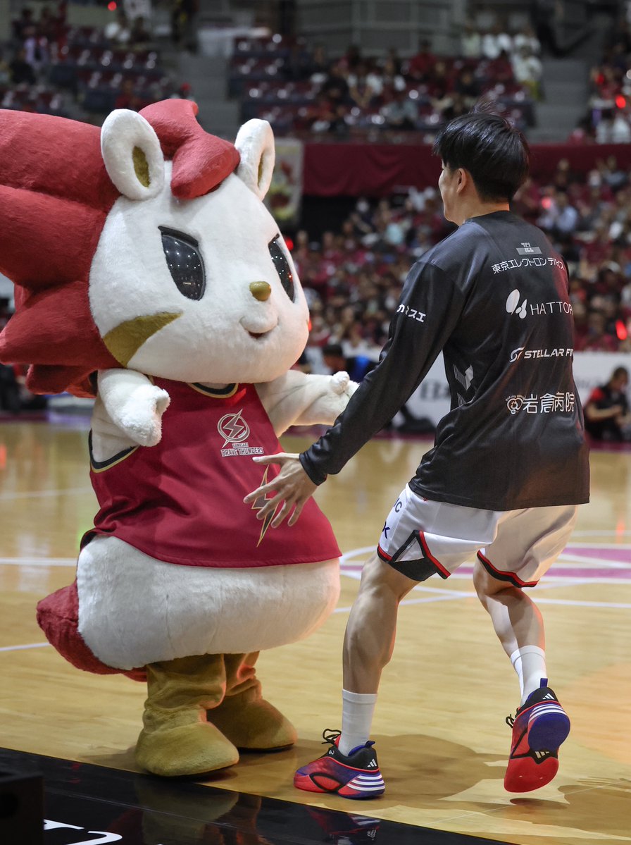 fuku94929761713's tweet photo. 一目散に向かう先はもちろん…
#齋藤拓実 選手
#ロウル
#ロウルかわいいよロウル
#名古屋ダイヤモンドドルフィンズ 
#川崎ブレイブサンダース https://t.co/d1mqw8KtlD