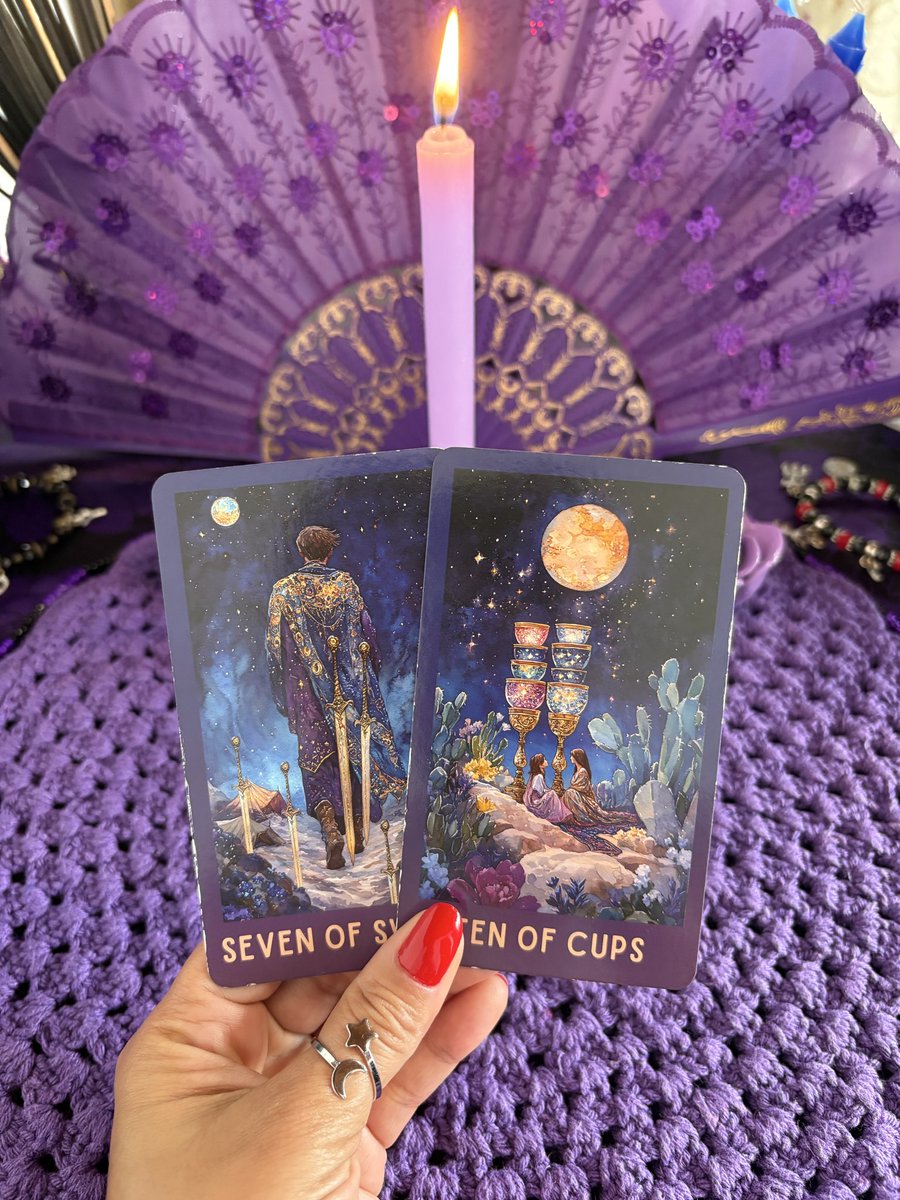 witch_ravena's tweet photo. Outubro para Áries 🐏♈️

Pode ser um mês em que as idealizações e máscaras podem cair. Aquilo que finge ser perfeito demais, ou ser uma fachada, principalmente ao que se refere ao campo familiar e situações ocultas no campo material.
É necessário ter cuidado com ilusões e mentiras, mesmo que seja para agradar e fingir que está tudo bem.
Alguém pode sentir que há algo errado e pode pesquisar também no sigilo, para entender o que está acontecendo por trás. 
Alguns podem esconder uma vida a parte, atitudes que podem não contar ao outro, e na frente das pessoas agirem como se tivessem uma vida perfeita. 
Os momentos bons entre as pessoas que ama também podem surgir, como compartilhar sorrisos, reciprocidade e felicidade, mas é necessário lembrar que o que fica oculto, não será assim para sempre.
O mês de outubro pode levar o questionamento se está sendo feliz verdadeiramente, ou se para isso precisa colocar máscaras em alguns momentos, e é onde a verdade será encarada.