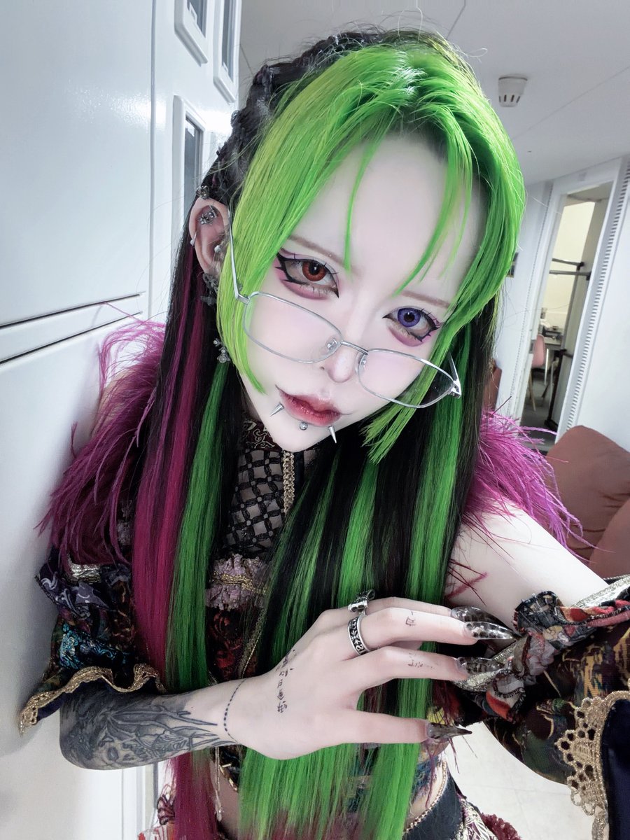 aku_mazari's tweet photo. 触れるだけで罪と言うの？ https://t.co/uU6yOwDF12