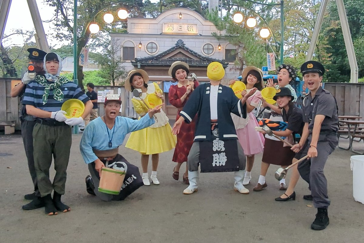 CHABIO309's tweet photo. #西武園ゆうえんち 
パレードキャンセル撮影会

お月見🌕️
ちなみに会長は中秋の名月です

そんな中、私を確実に仕留めようとしている人がいます😨 https://t.co/TLzWabtqrQ