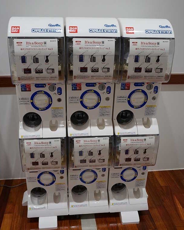 akiraa_tanaka's tweet photo. 2016年に銀座ソニービルで開催された『It’s a Sony展』には、ラバーストラップのガチャガチャが置いてありました。Vol.1〜Vol.4で全21種類（ウォークマンは4種類）、1回500円で1人1日1回の制限がありました。まさかフルコンプしている人なんていたりしますか？

#ウォークマン #walkman https://t.co/IPiXo9uaM3