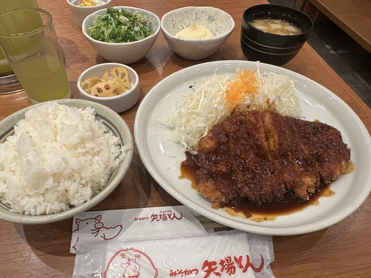 ryo0205k's tweet photo. やっとご飯🐽 https://t.co/drs7horIY8