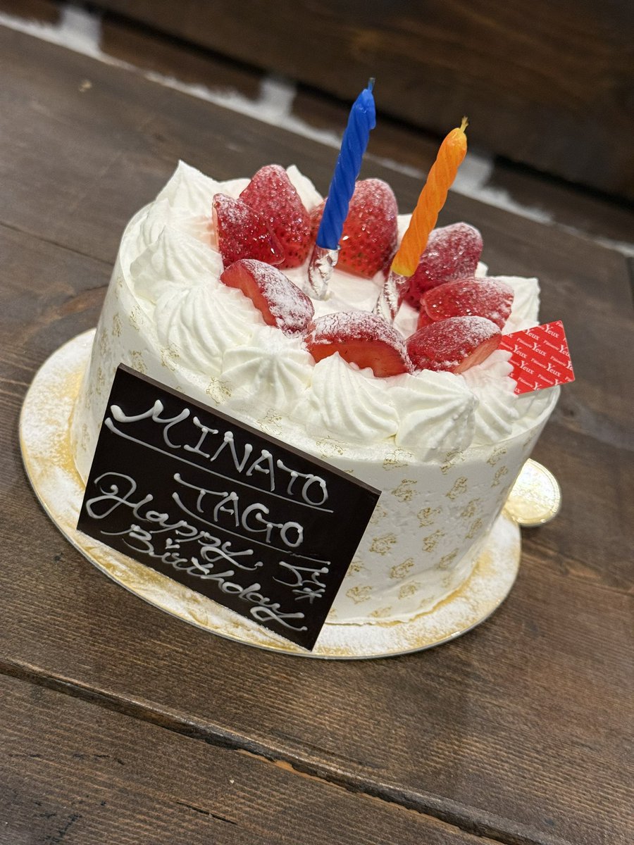 TAGO_CCC_M's tweet photo. 1円ライブ！！！

まさかの誕生日当日！！！

生誕祭じゃないのにこんなに祝われていいのかね！！！！

幸せなんですけど！！！

みんなからの愛を受け取った分だけ
もっともっと強くなります！！

みんな本当にありがとう！！！ https://t.co/YFjLZuB2Kp