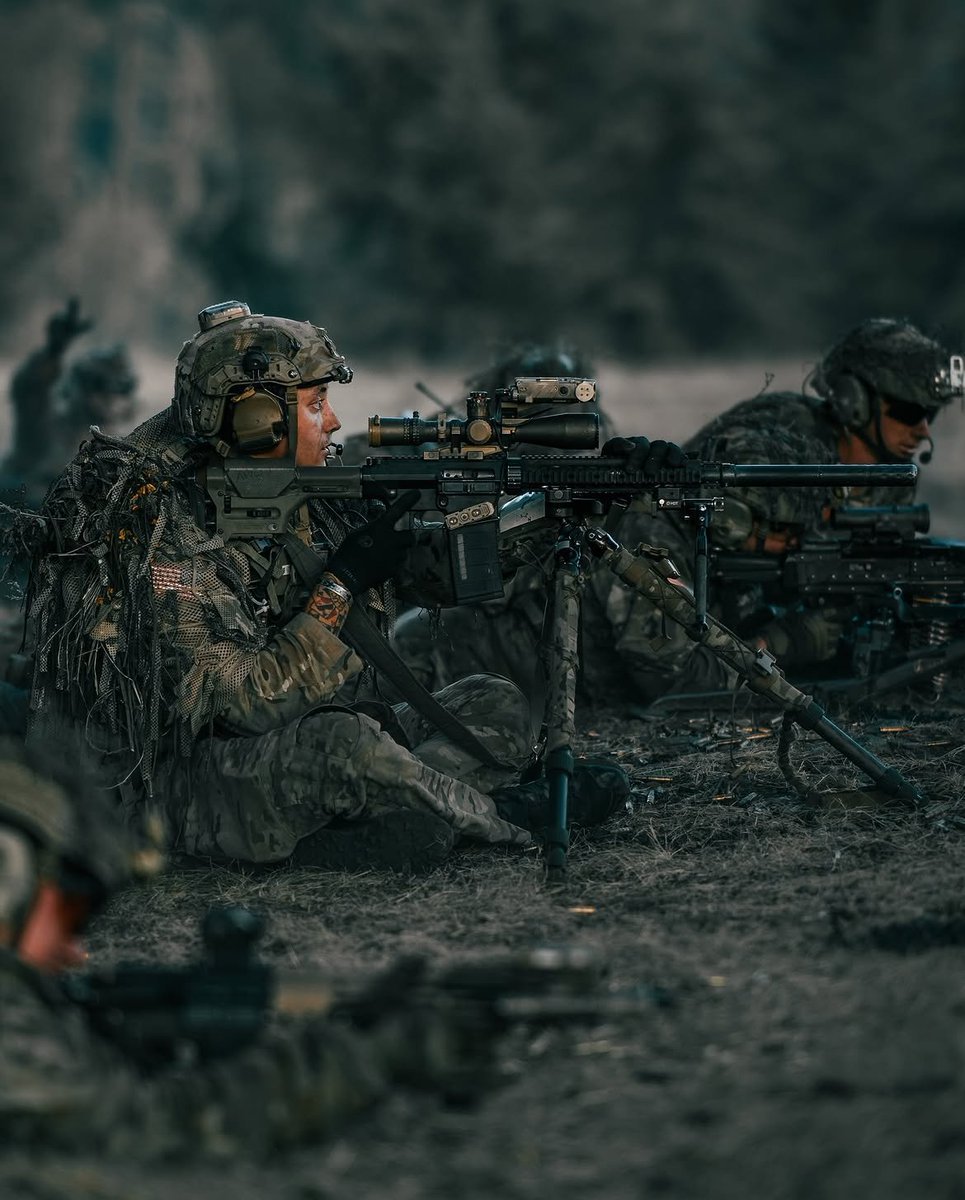 SFBOYS08's tweet photo. 🇺🇸U.S. Army Ranger utilizing a specialized sniper rifle platform during live-fire training exercises.

KAC SR-25 sniper rifle https://t.co/0Qu83xVB3E