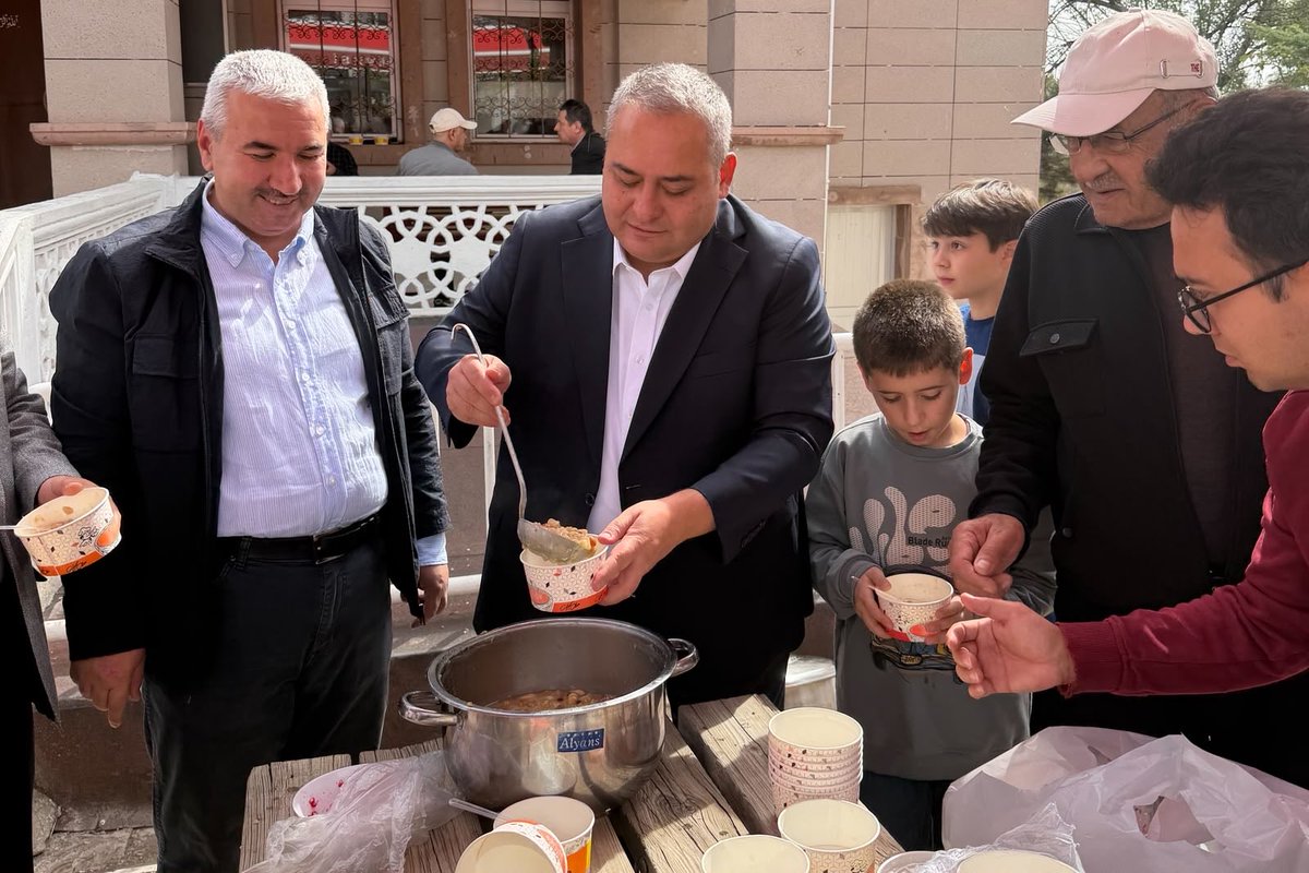 OzarslanMesut's tweet photo. Yunus Emre Gençlik Derneği tarafından Bediüzzaman Camii’nde düzenlenen "Geleneksel Dua ve Aşure İkramı" programına katıldık.

Dualarımızı, sohbetimizi ve aşuremizi hemşehrilerimizle paylaştığımız bu özel programı düzenleyen dernek yönetimine teşekkür ediyorum. https://t.co/40zqxVrTpR