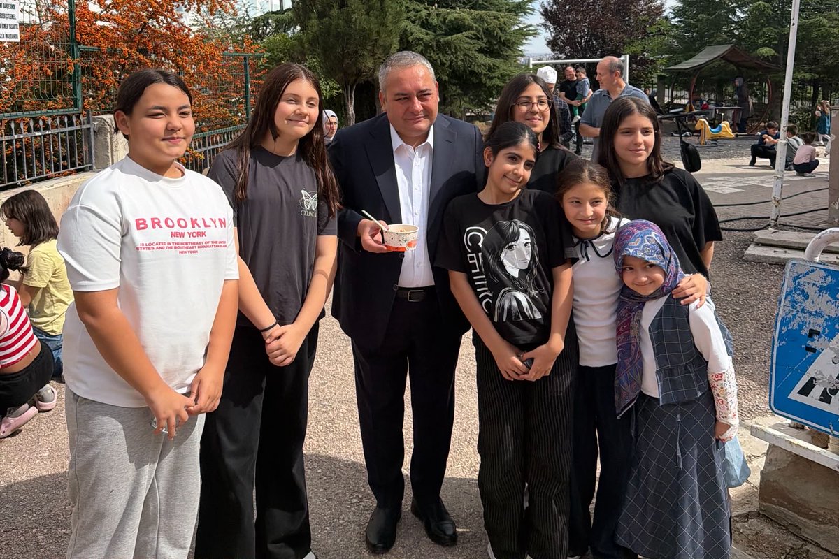 OzarslanMesut's tweet photo. Yunus Emre Gençlik Derneği tarafından Bediüzzaman Camii’nde düzenlenen "Geleneksel Dua ve Aşure İkramı" programına katıldık.

Dualarımızı, sohbetimizi ve aşuremizi hemşehrilerimizle paylaştığımız bu özel programı düzenleyen dernek yönetimine teşekkür ediyorum. https://t.co/40zqxVrTpR