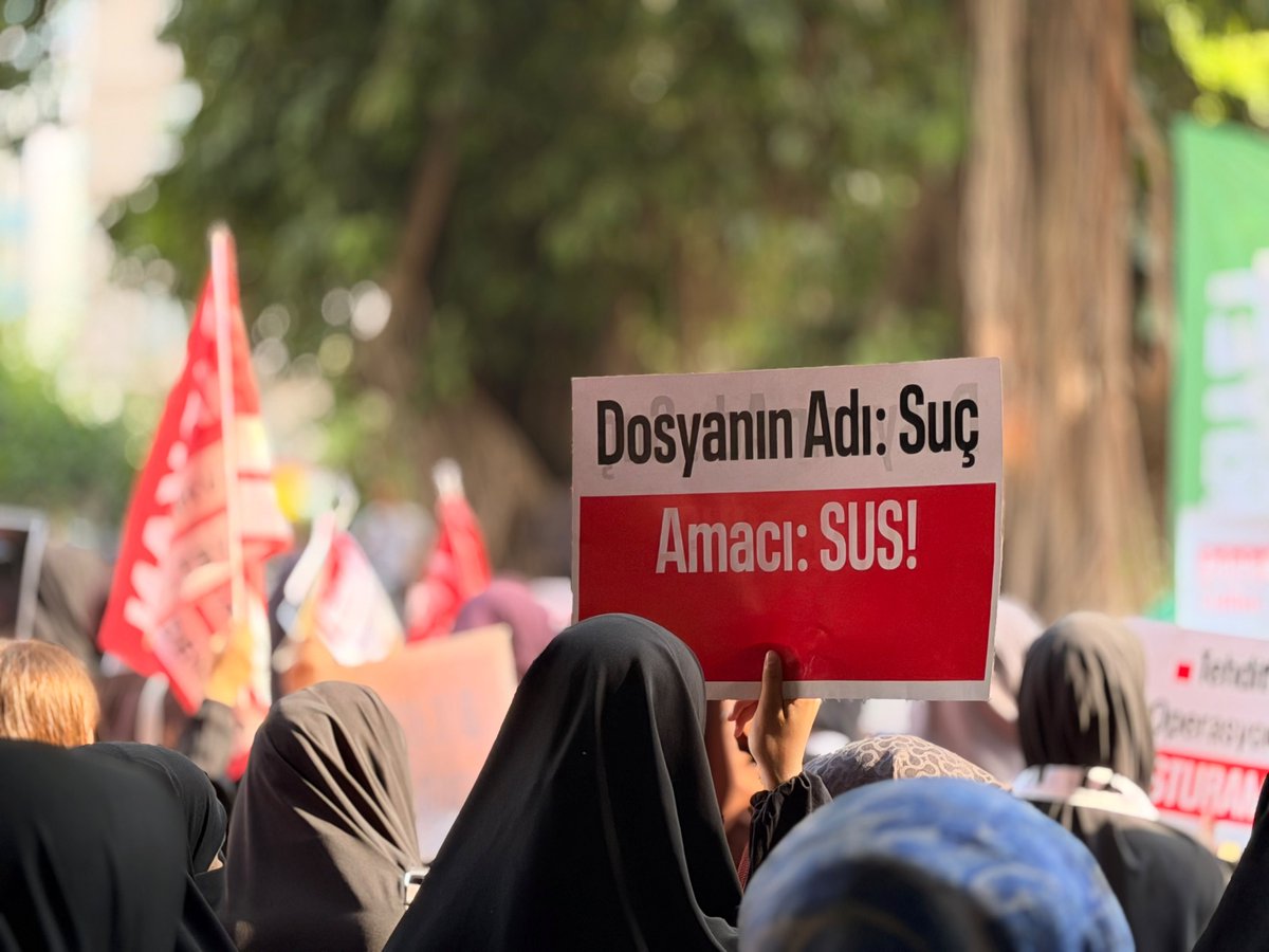 CizreFV's tweet photo. Dosyanın adı suç amacıysa SUS! 

#AdanaBasınAçıklaması
#KardeşlerimizeOzgürlük
SemraHocaya Ozgürlük
AlparslanHocaya Ozgürlük
ZulmeKarşı Meydanlardayız https://t.co/AvIdUwLeJ0