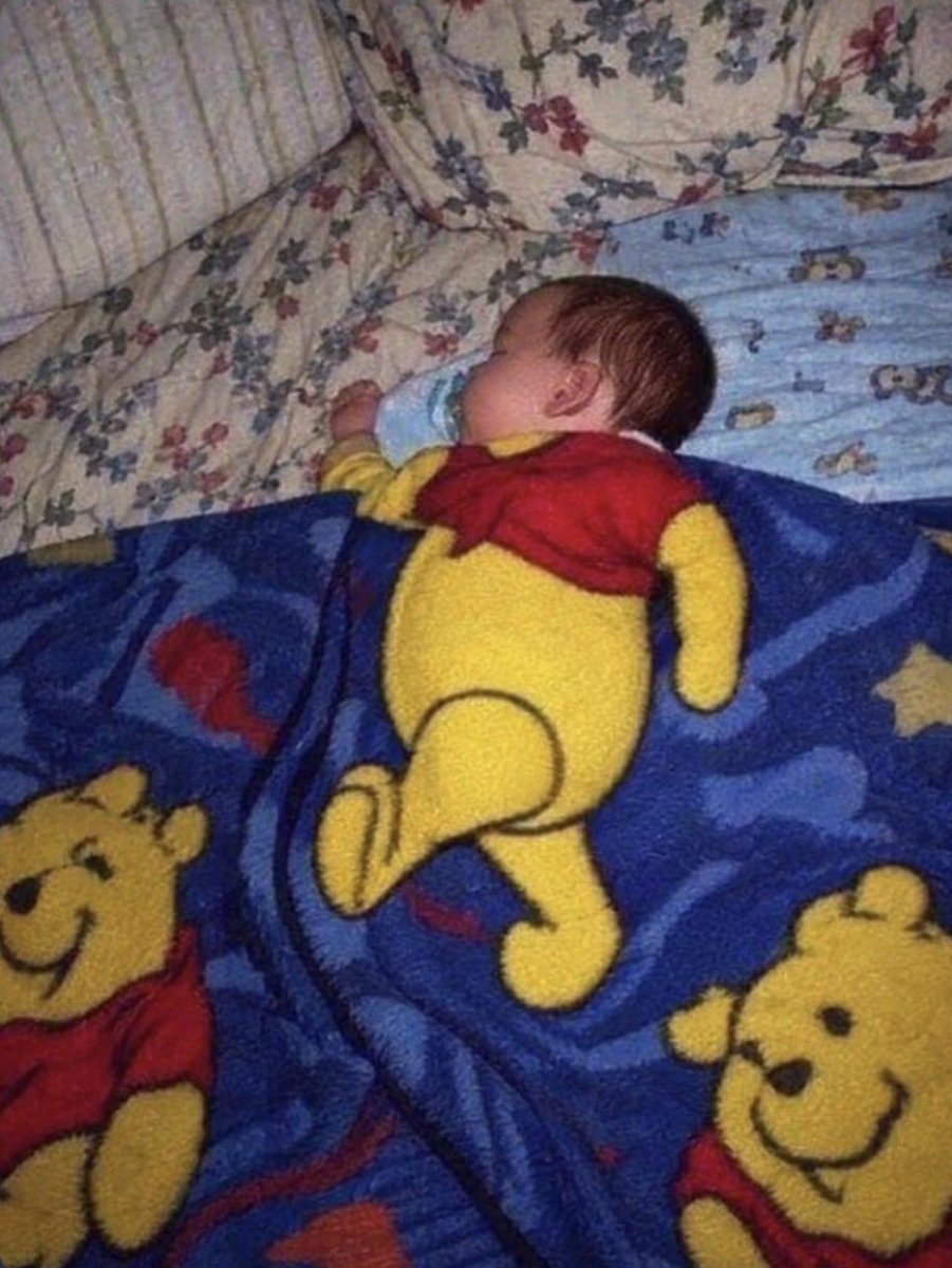 nehirbisakinn's tweet photo. Pooh bebeği görmezden gelenlere 99 yıl kötü şans https://t.co/CvMi5BzkfR